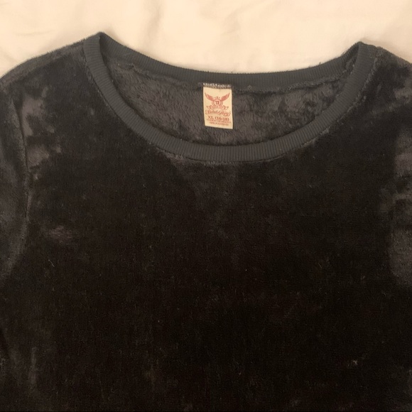 Thick Plush Black Sweater - Picture 4 of 8